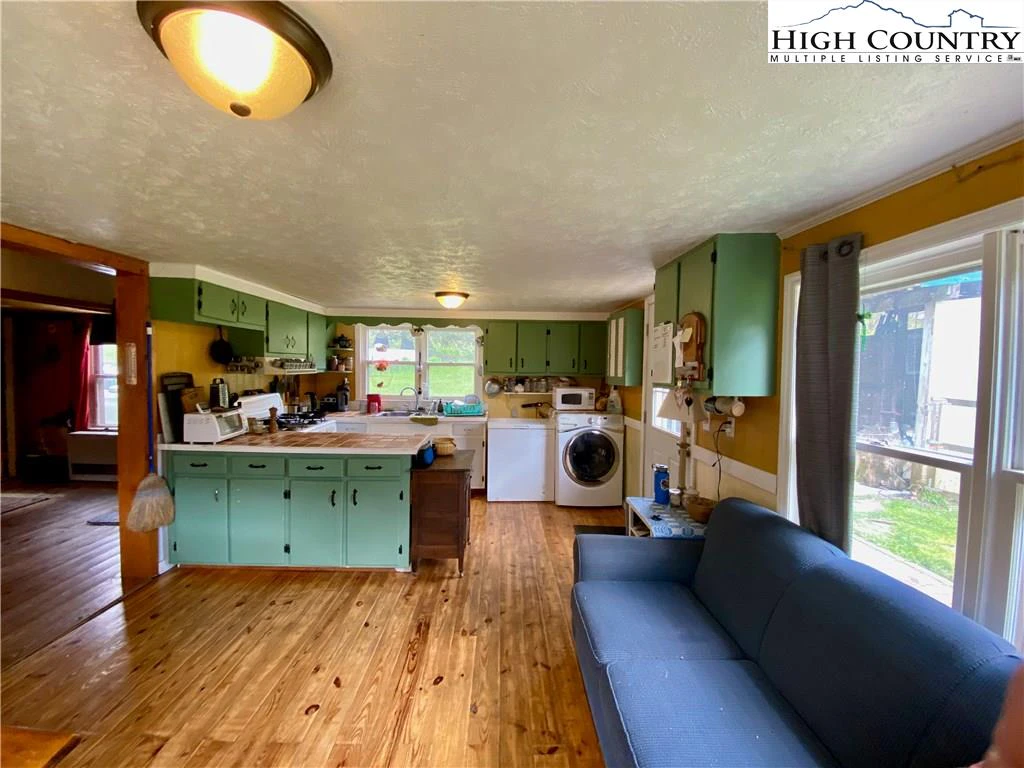 Image number 7 for the current listing