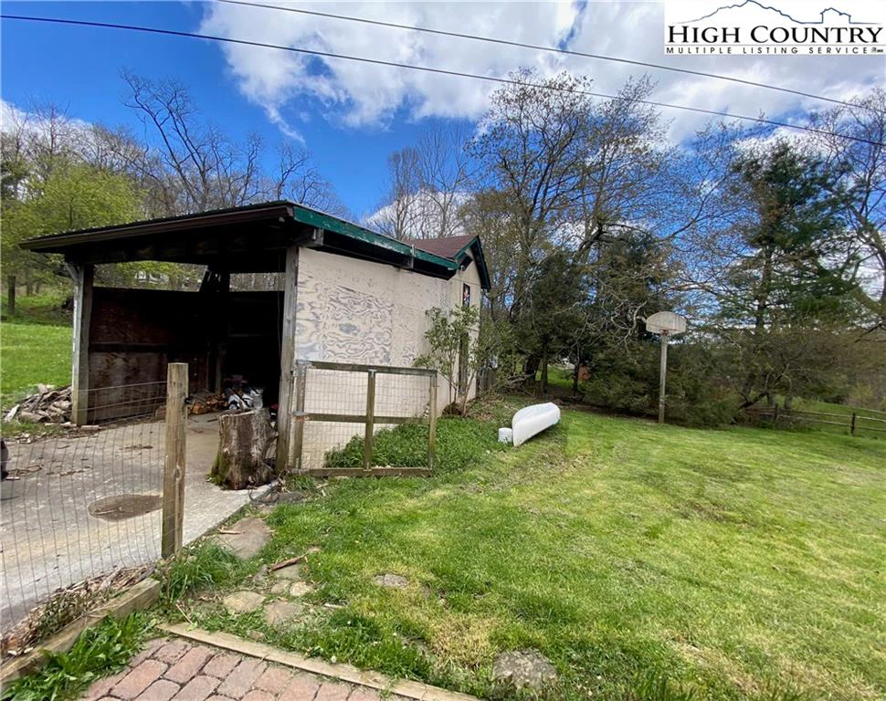 Image number 14 for the current listing