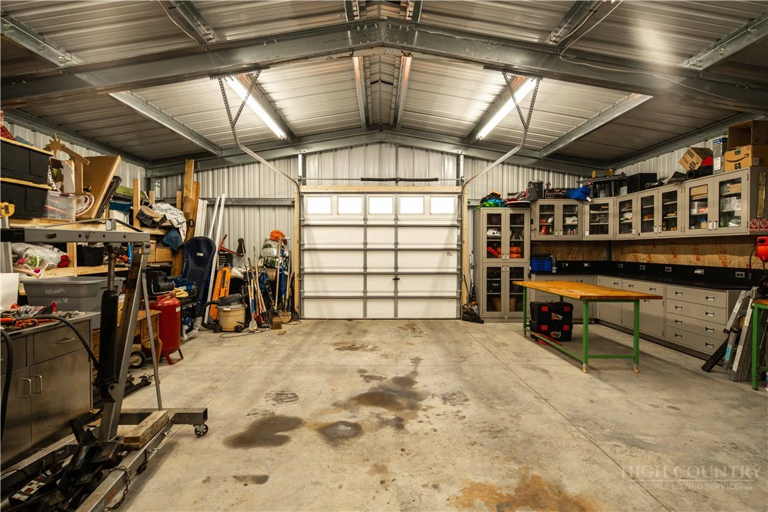 Image number 19 for the current listing
