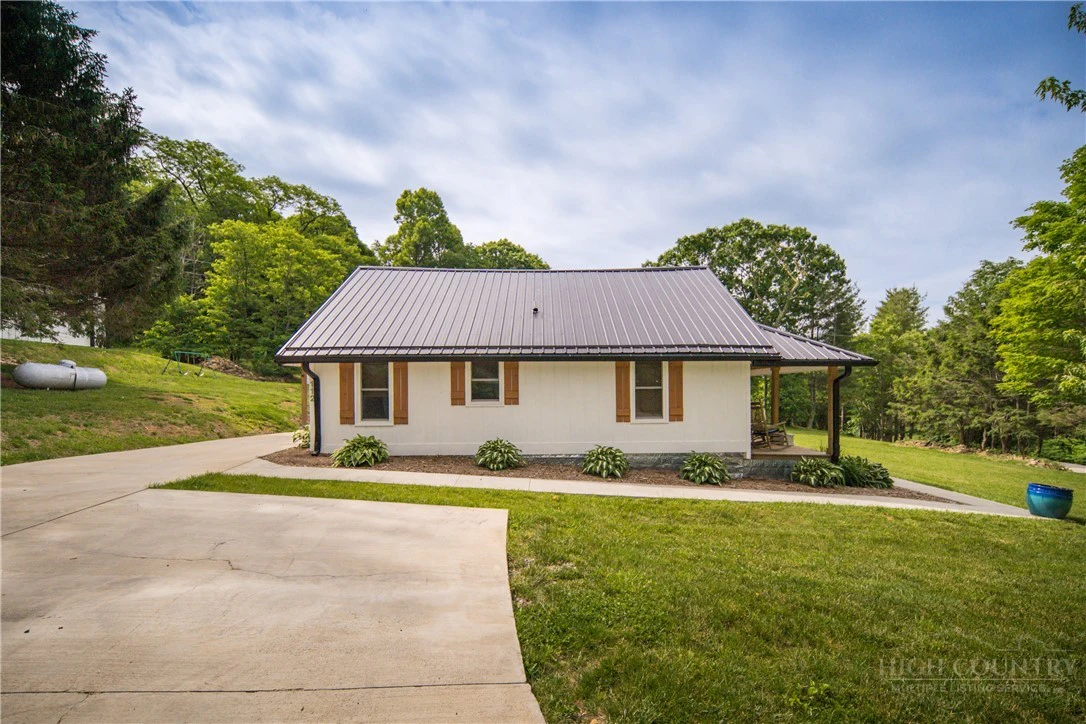 Image number 22 for the current listing