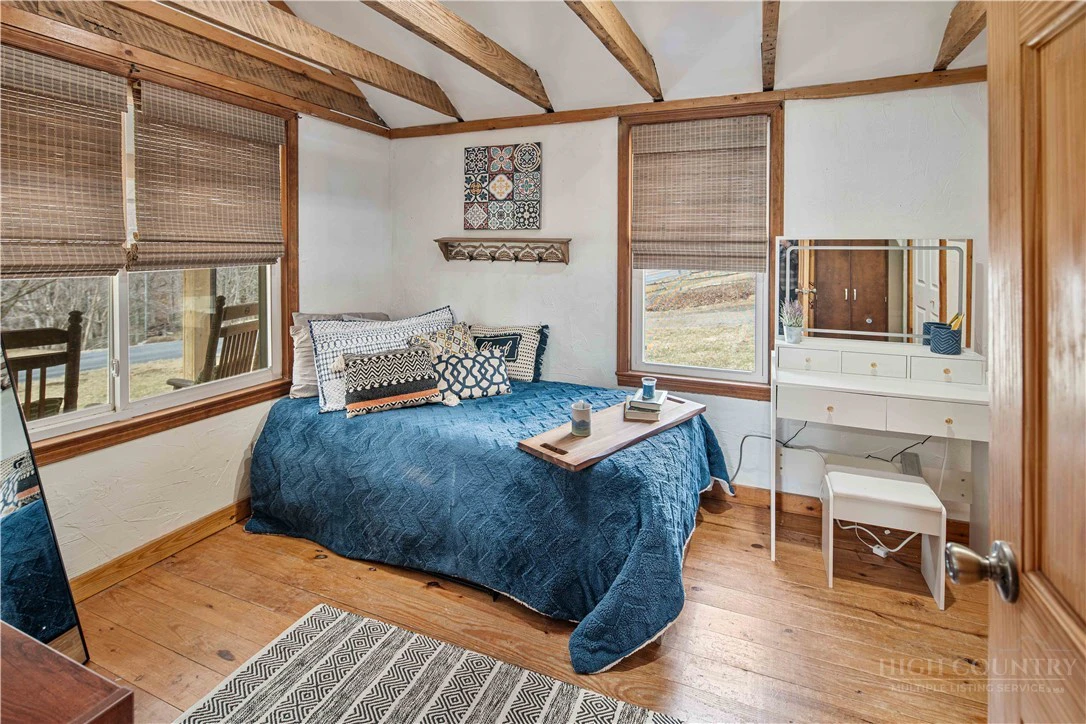 Image number 6 for the current listing