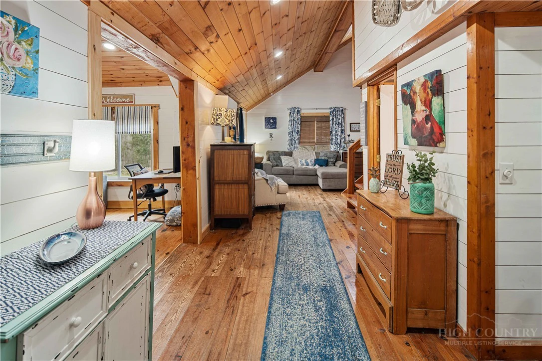 Image number 4 for the current listing
