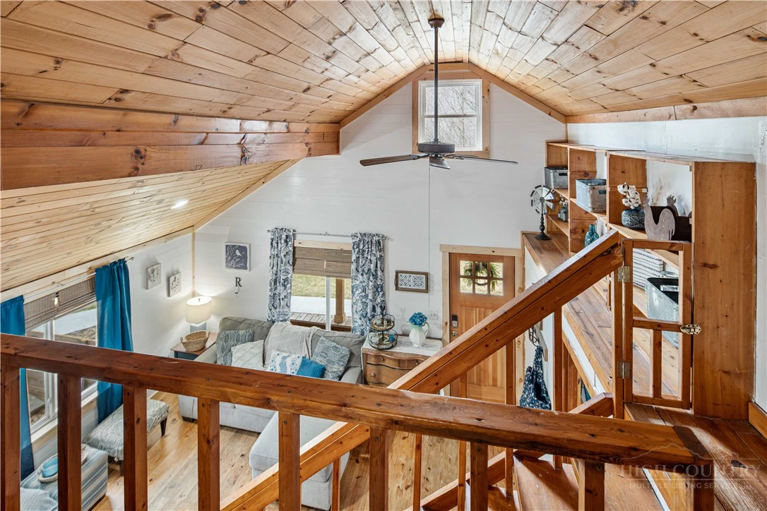 Image number 11 for the current listing