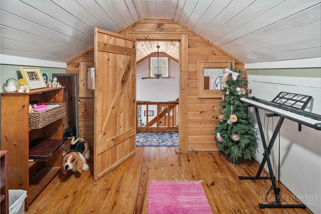 Image number 8 for the current listing