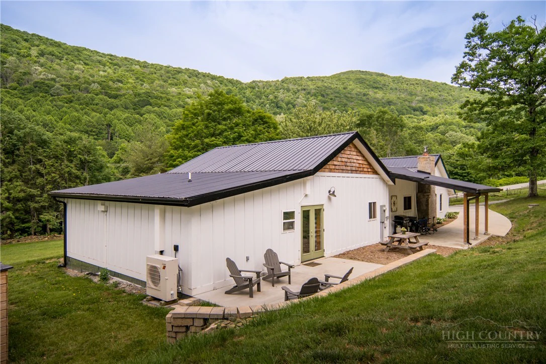 Image number 15 for the current listing