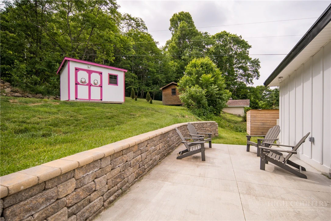 Image number 17 for the current listing