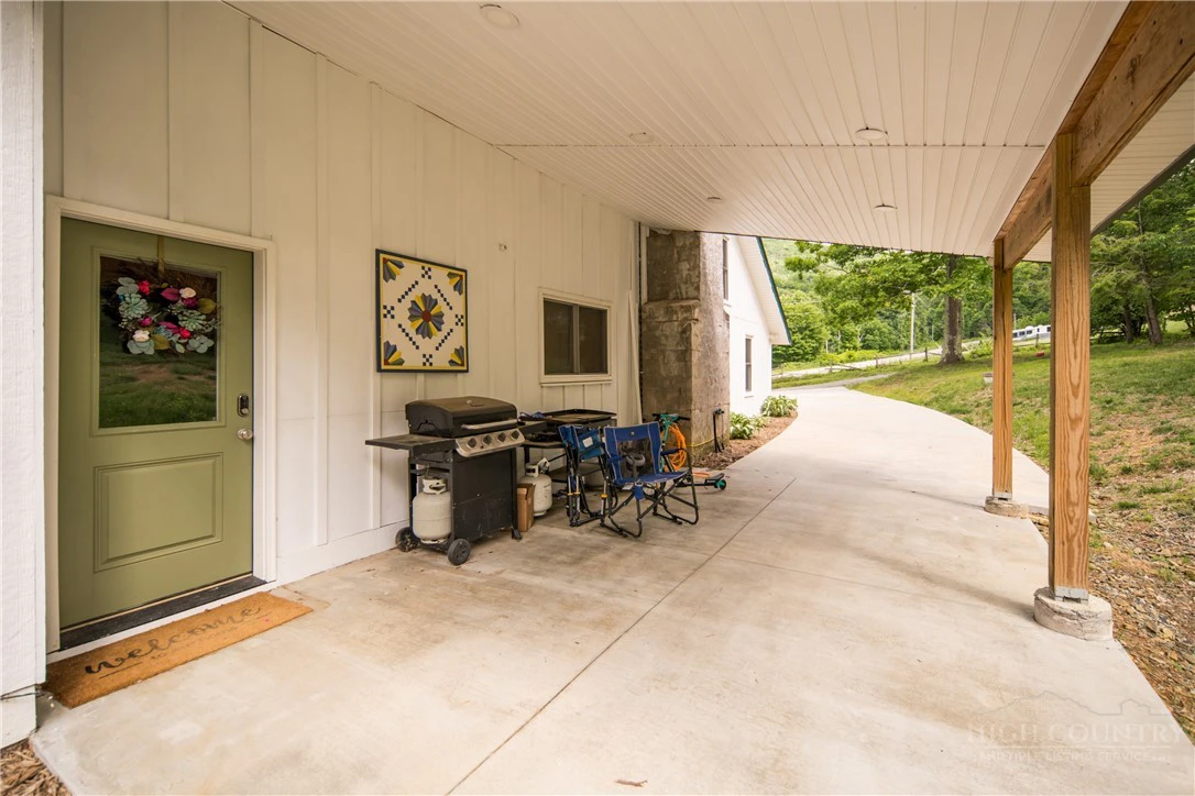 Image number 16 for the current listing