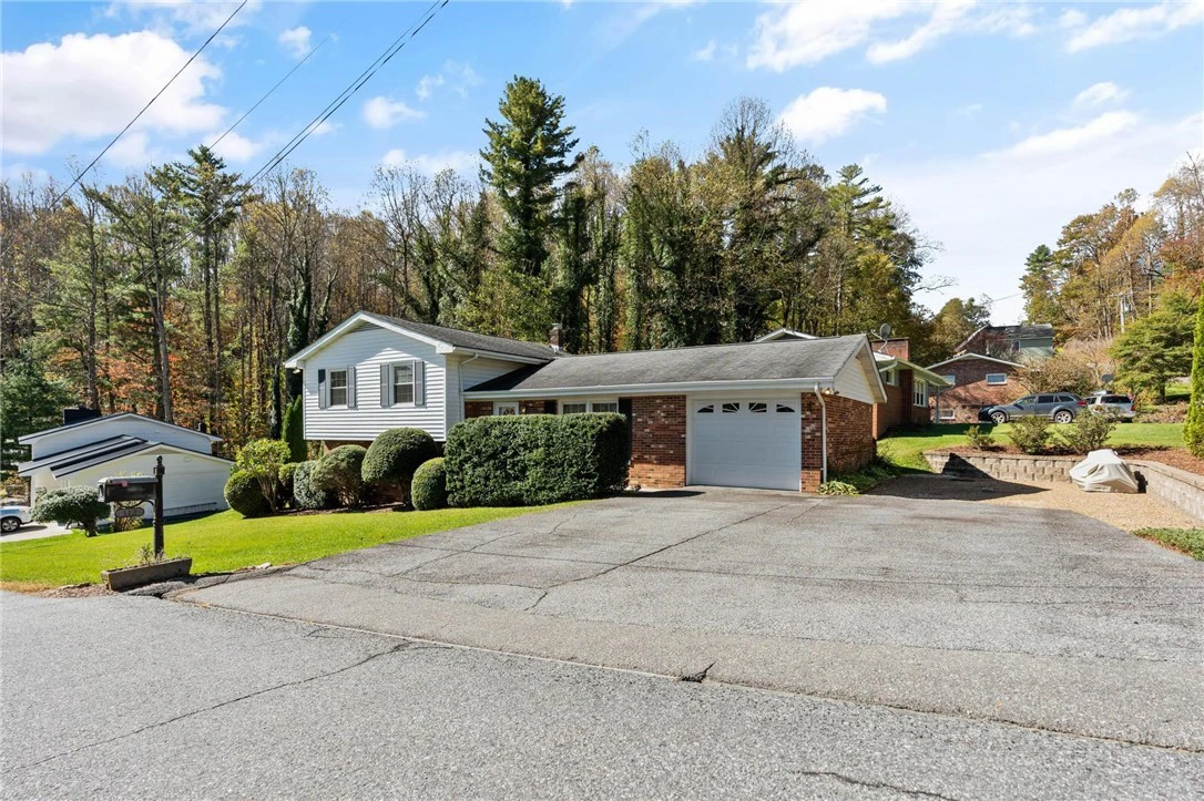 Image number 15 for the current listing