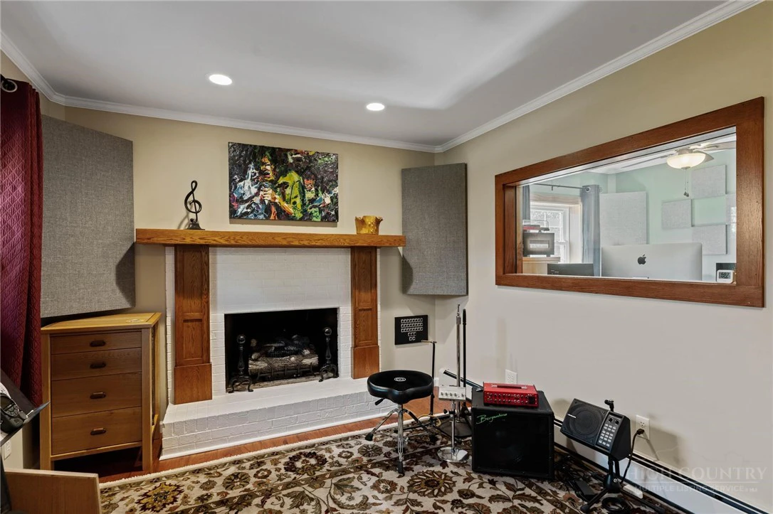 Image number 5 for the current listing
