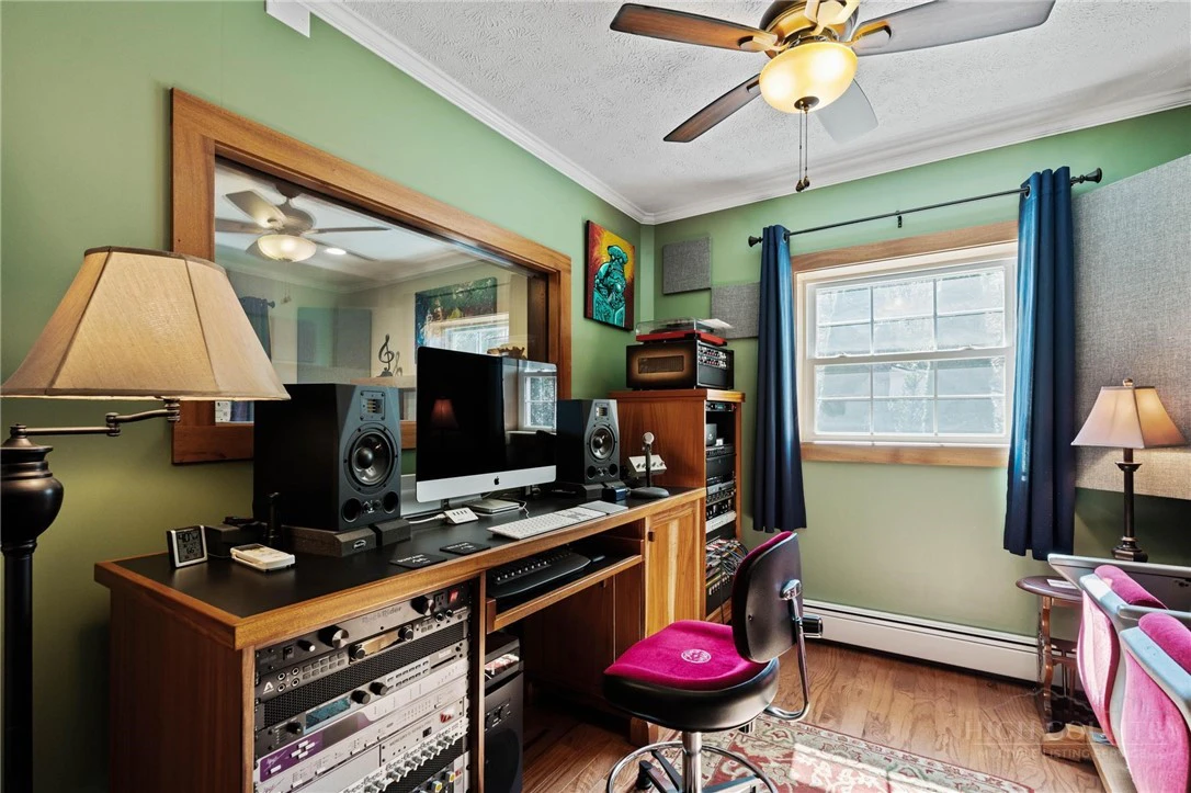 Image number 10 for the current listing