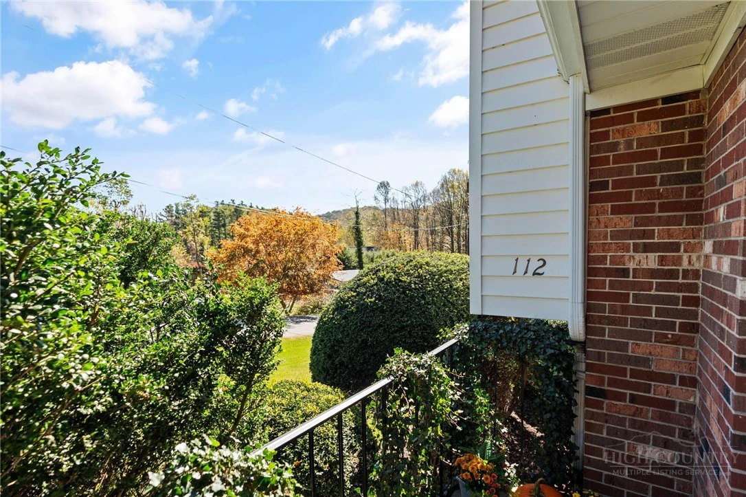 Image number 13 for the current listing