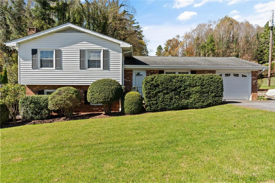 Image number 16 for the current listing
