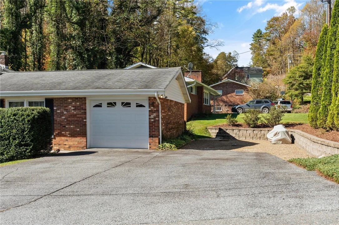 Image number 18 for the current listing