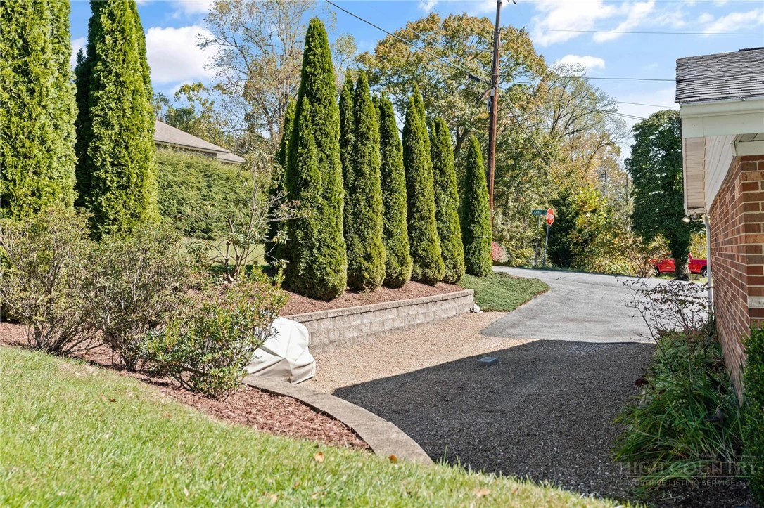 Image number 19 for the current listing