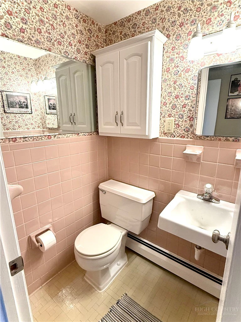 Image number 4 for the current listing