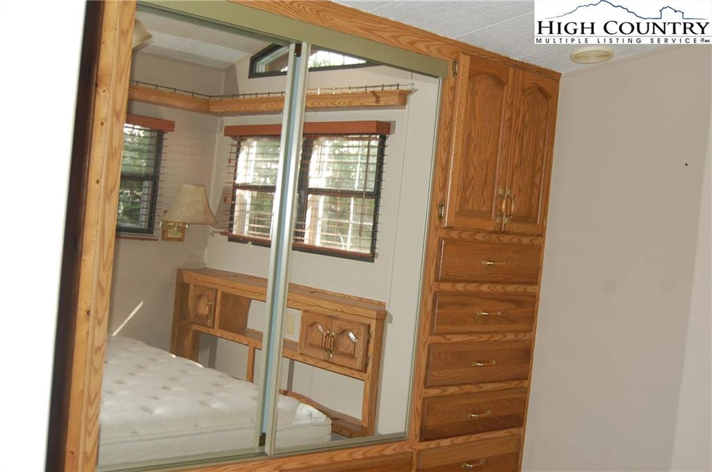 Image number 13 for the current listing