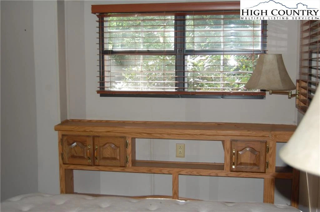Image number 12 for the current listing