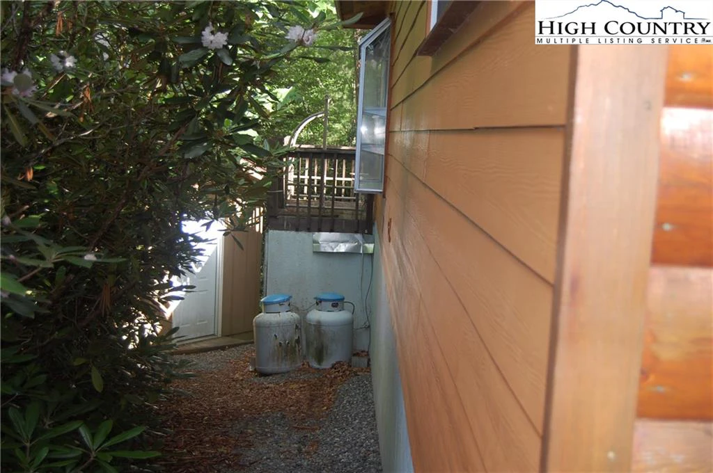 Image number 8 for the current listing