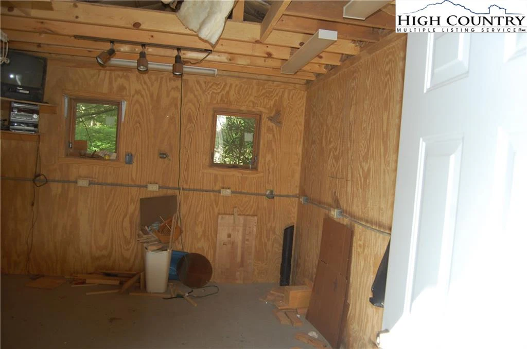 Image number 5 for the current listing