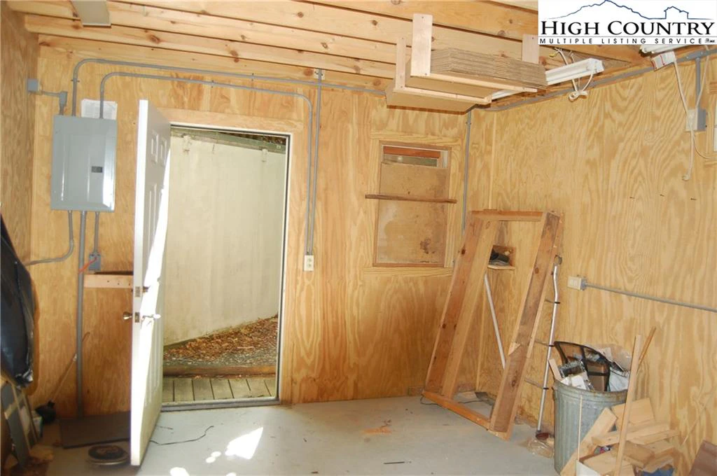 Image number 4 for the current listing