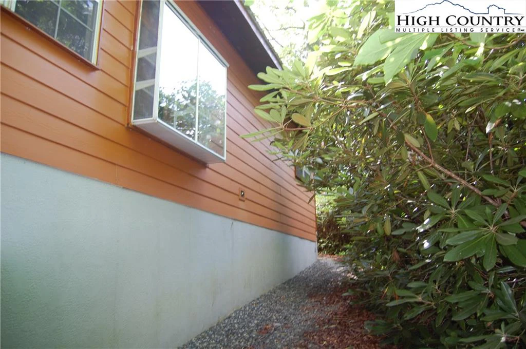 Image number 3 for the current listing