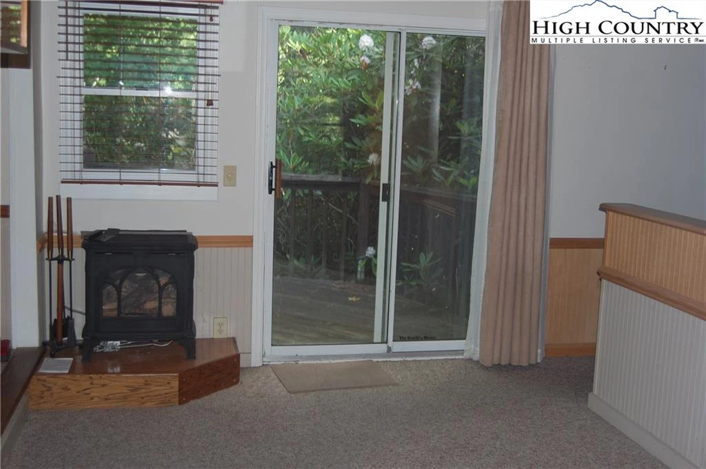 Image number 21 for the current listing