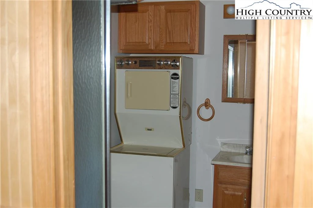 Image number 19 for the current listing