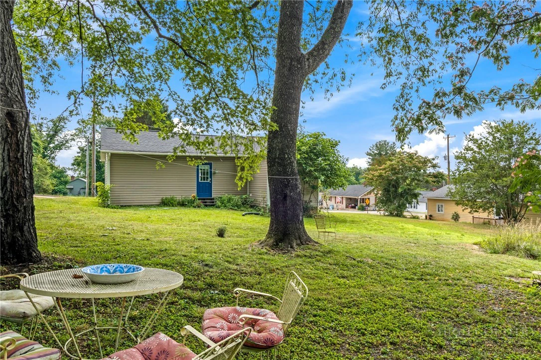 Image number 3 for the current listing