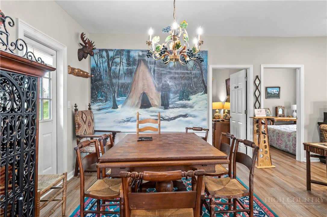 Image number 17 for the current listing