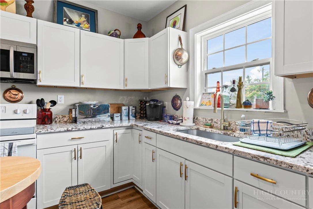 Image number 2 for the current listing