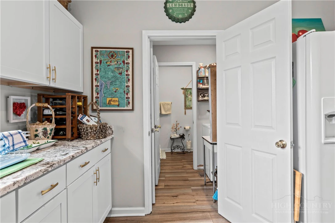 Image number 14 for the current listing