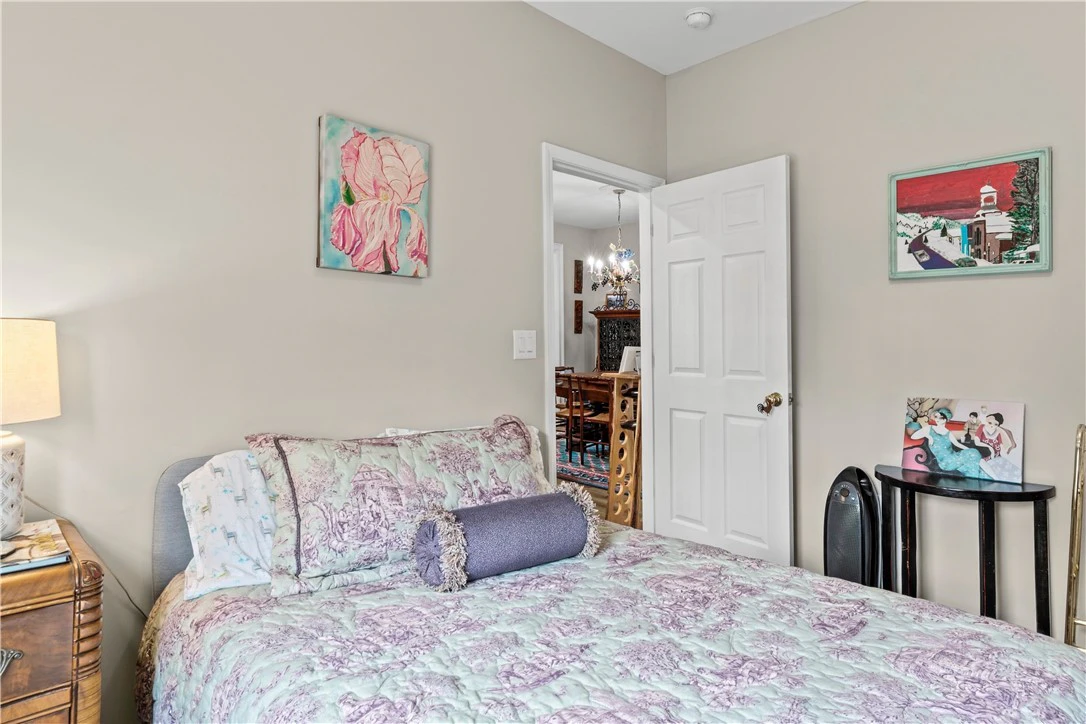 Image number 11 for the current listing