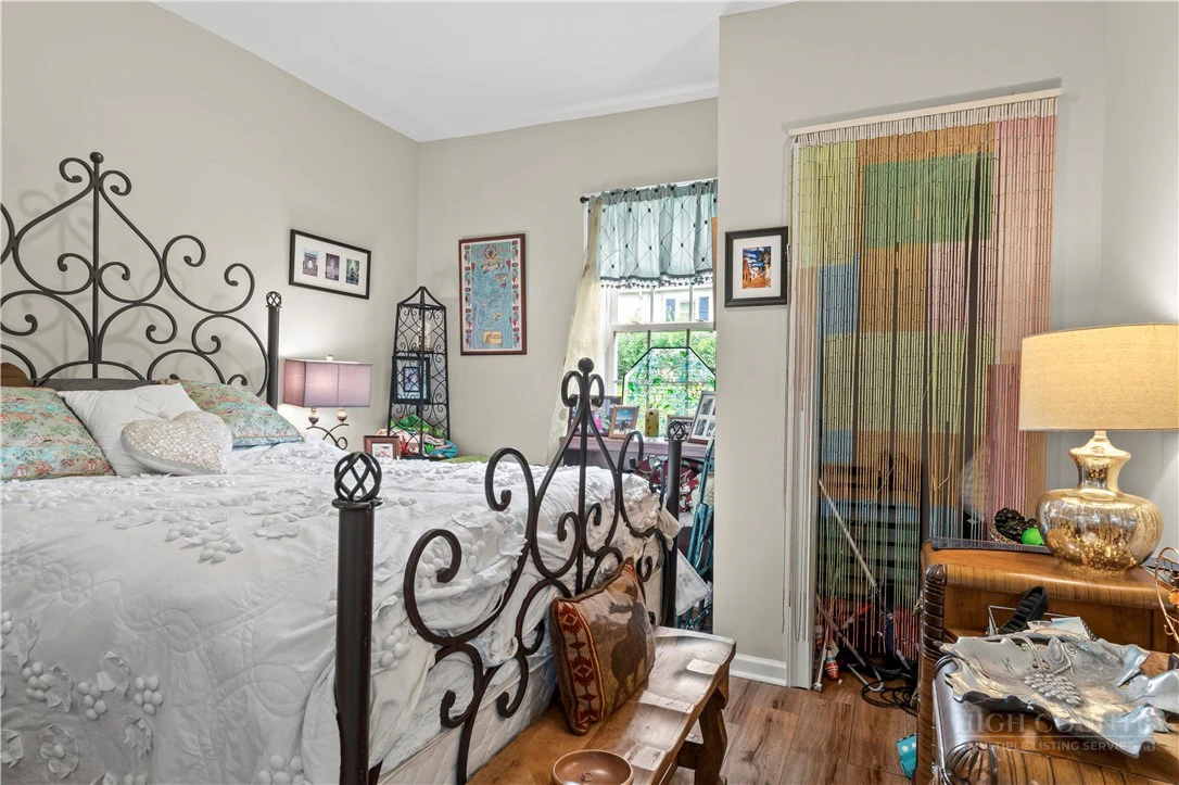 Image number 10 for the current listing