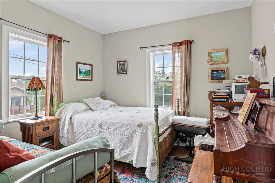 Image number 8 for the current listing