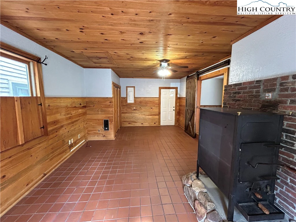 Image number 18 for the current listing