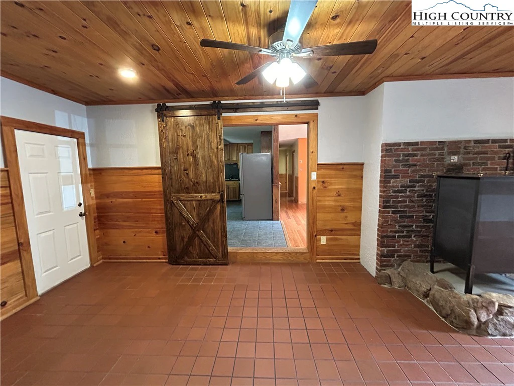 Image number 17 for the current listing