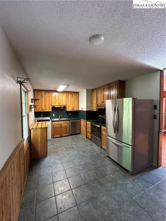 Image number 14 for the current listing