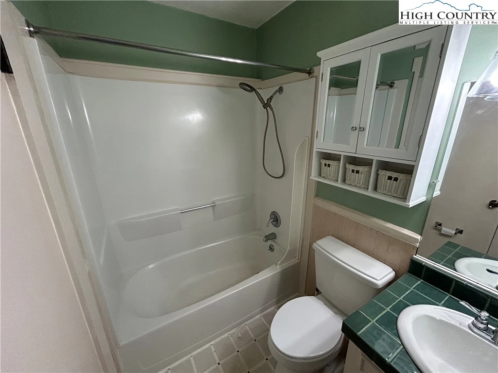 Image number 7 for the current listing