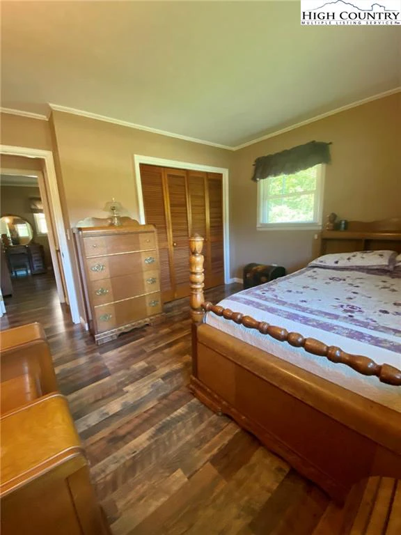 Image number 4 for the current listing