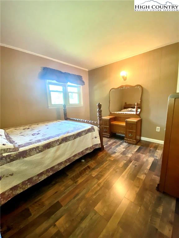Image number 5 for the current listing