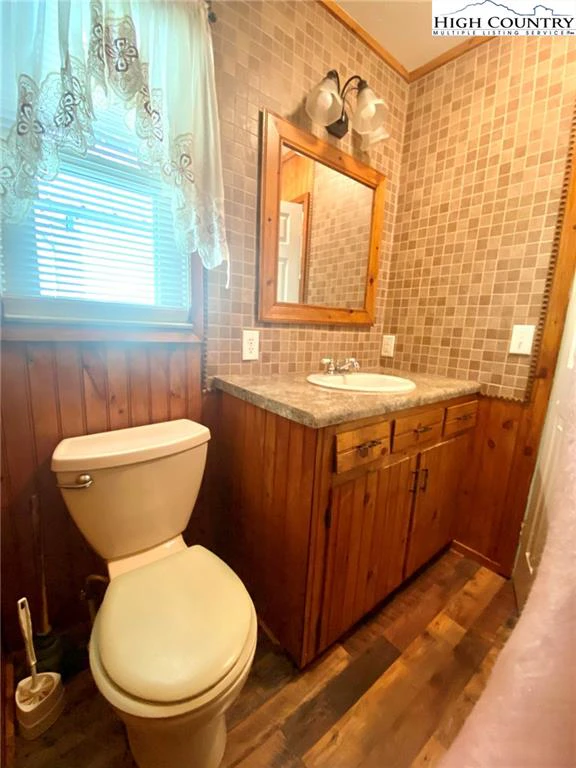 Image number 2 for the current listing