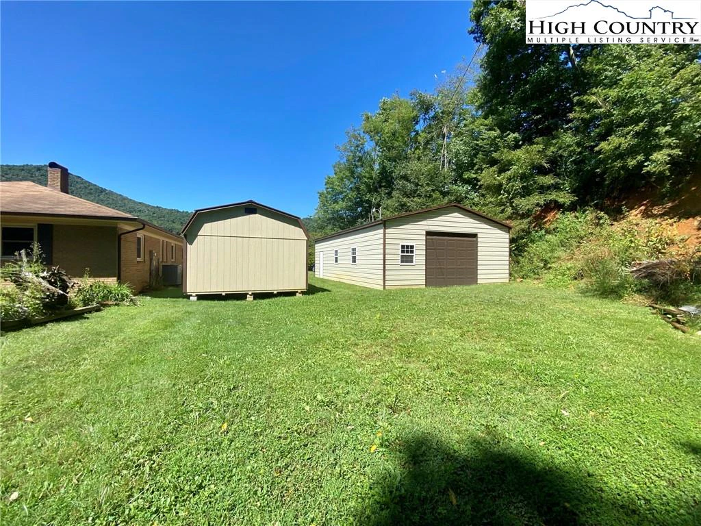 Image number 17 for the current listing