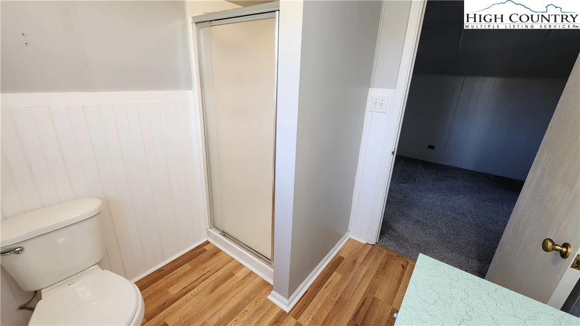 Image number 2 for the current listing