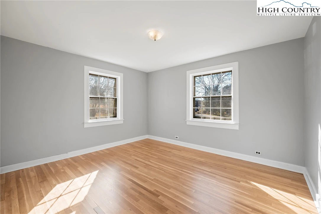Image number 3 for the current listing