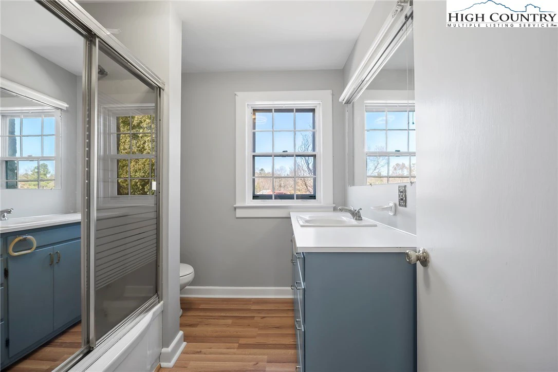 Image number 5 for the current listing