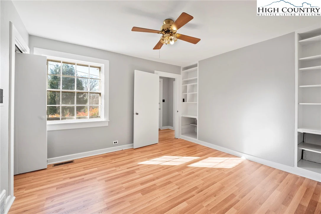 Image number 7 for the current listing