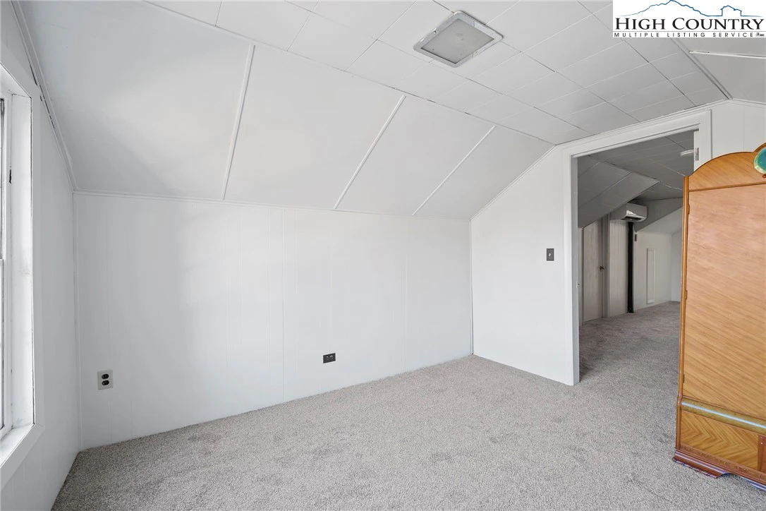 Image number 16 for the current listing