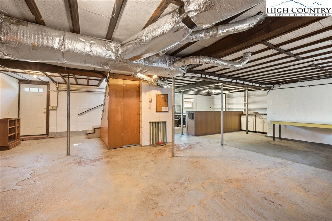 Image number 19 for the current listing