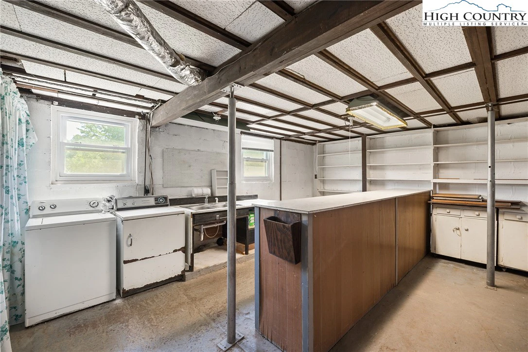 Image number 21 for the current listing