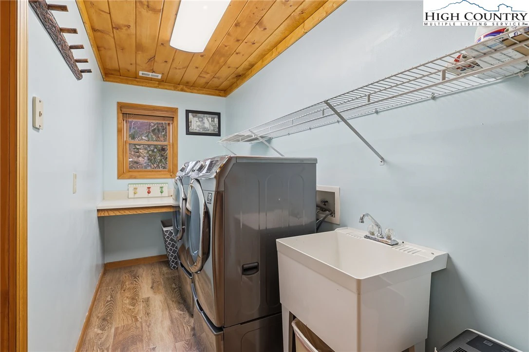 Image number 3 for the current listing